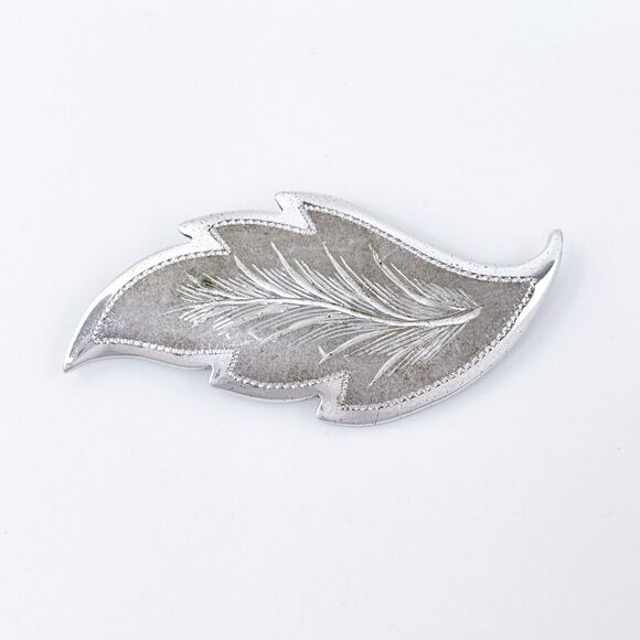 Vintage Sterling Silver 925 Engraved Leaf Brooch - Picture 2 of 6